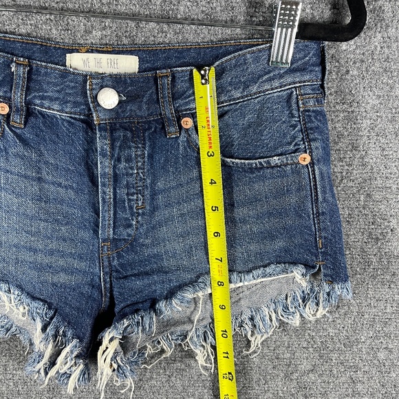 We The Free Distressed Frayed Hem Dark Wash Blue Cutoff Jean Short Size 24 #1244 - Picture 7 of 8